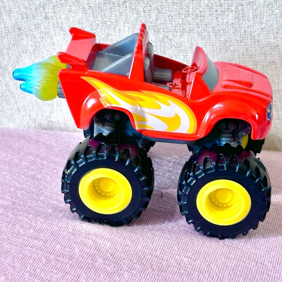 Blaze The Monster Machines BLAZING SPEED Die cast RED Truck Vehicle Toy 2014 - Picture 2 of 6